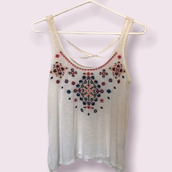 Aeropostale white flowy tank with embroidered design - Picture 3 of 3